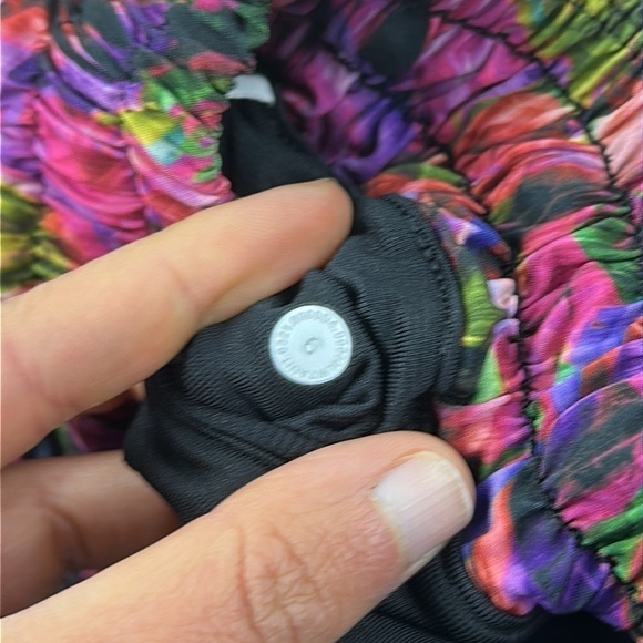 Lululemon Hotty Hot Low Rise Short 4" Hyper Flow Pink Multi / Black - Picture 4 of 5